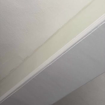 Kum Beyazı Boya Duvarlarımızı Su Yeşili Tonuna Dönüştürdü