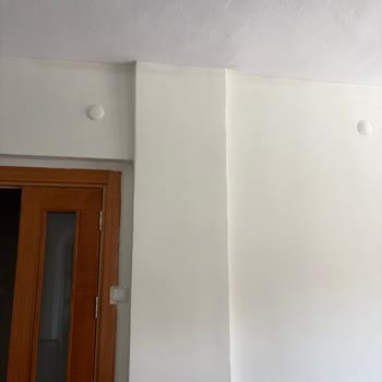 Kum Beyazı Boya Duvarlarımızı Su Yeşili Tonuna Dönüştürdü