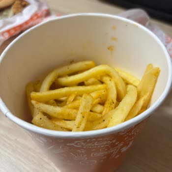 Popeyes Siparişinde Patates Kovasının Yarı Boş, Domates Ve Sos Eksik