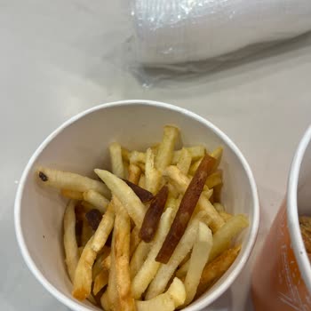 Popeyes Koru Florya Şubesinde Bayat Tavuk Ve Yanmış Patates Şikayetim