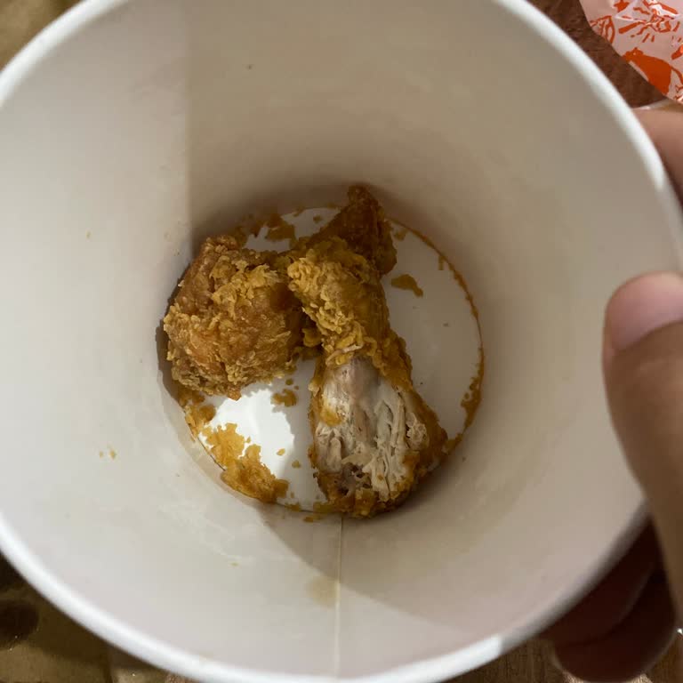 Popeyes Şubesinde Isırılmış Tavuk Kanadı Gıda Güvenliği İhlali