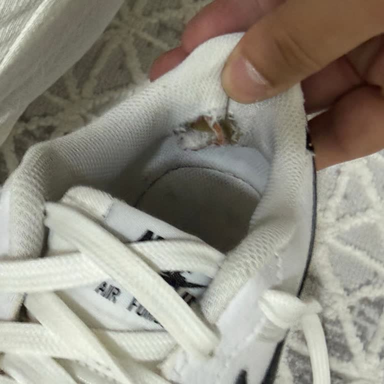 Fashfed Nike Air Force Ayakkabısında 4 Ayda Taban Yırtığı ve Çözüm Yok
