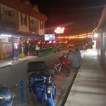 No Name Bar Hiçbir Gerekçe Olmadan İçeri Kabul Etmediler