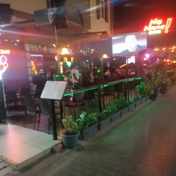 No Name Bar Hiçbir Gerekçe Olmadan İçeri Kabul Etmediler
