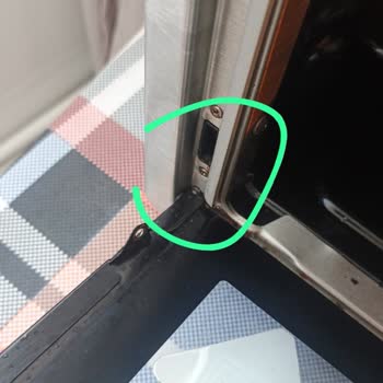 Simfer Fırın Kapak Vidalarının Tekrar Eden Arızası Güvenlik Riskine Yol Açıyor