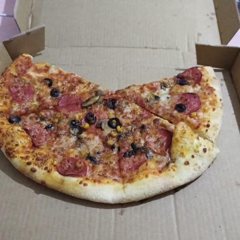 Geciken, Soğuk Ve Çiğ Pizza İçin Ücret İadesi Talebi