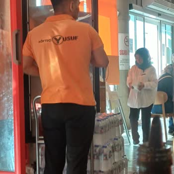 Sipariş Gecikmesi Ve Çiğ Köfte Nedeniyle Yaşanan Saygısız Hizmet