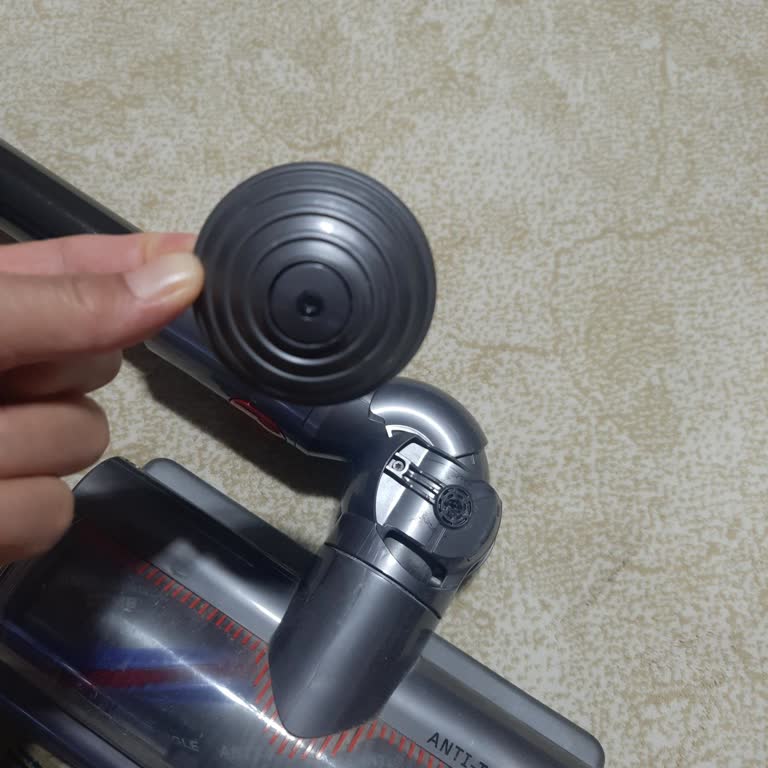 Dyson V15 Başlık Parçası Aniden Kırıldı, Hemen Değişim Talebi