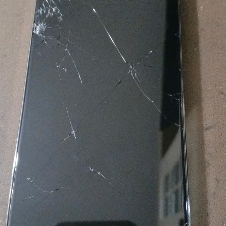 Kırılan Telefon İçin Ek 6.950 TL Ücret Talebi