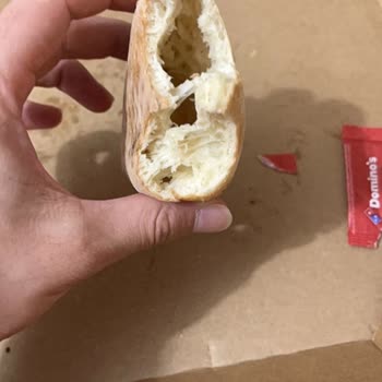 Domino’s Siparişinde Sarımsaklı Ekmek Ve Sarımsak Kenarı Olmayan Pizza