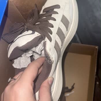 Adidas Kısa Sürede Patlayan Ayakkabı Ve Fiyat Farkı Talebi