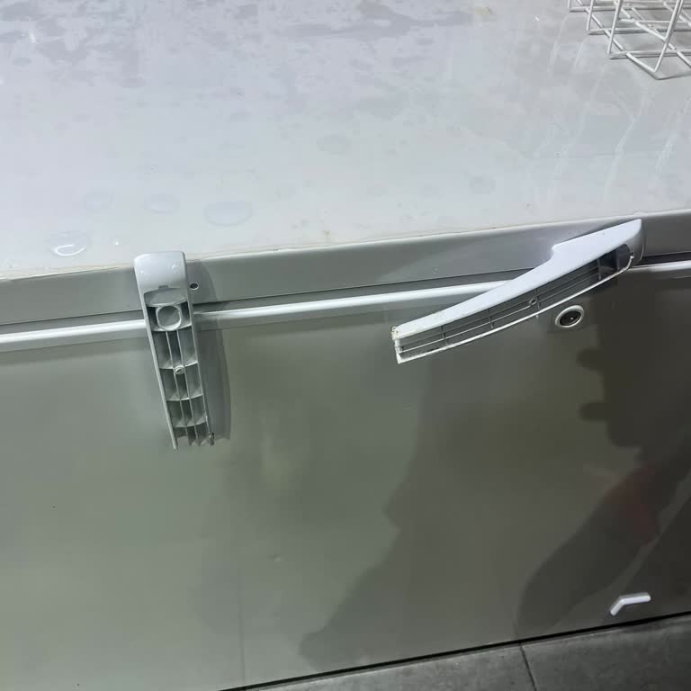 Şenocak D-580 Soğutucu Kapağının Kolu Kırıldı, Yedek Parça Bulunamıyor