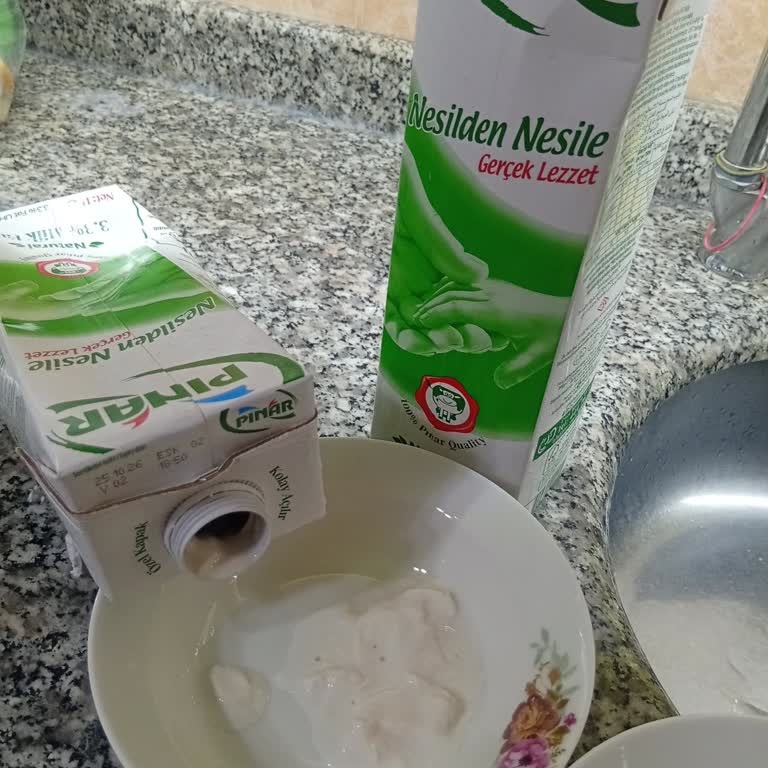Bozuk Süt İçin Acil Değişim Ve Sağlık Endişesi Talebi