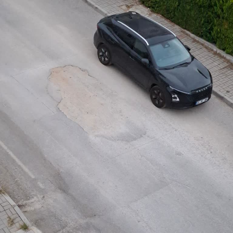 Servergazi Mahallesi 309. Sokakta Çakıllı Ve Tozlu Yol Sorunu