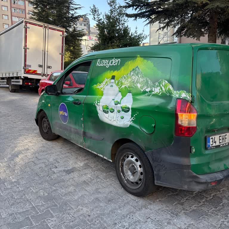 Getir Su Şoförünün Yol Ortasında Durması Ve Bağırması Trafiği Engelledi