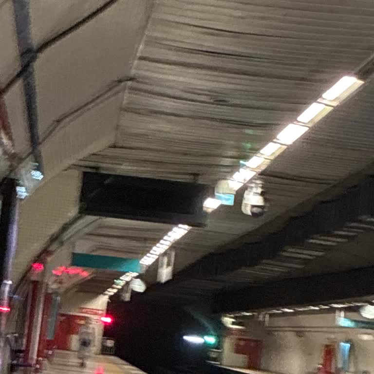 Göztepe Metro Durağındaki Dakika Göstergesi Arızalı, Yolcuların Planlaması Tehlikede