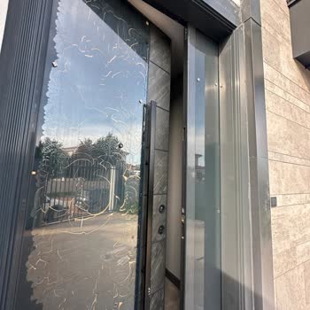 Garanti Kapsamındaki Cam Çatlağı İçin Uzun Süreli Yanıtsızlık Ve Oyalama