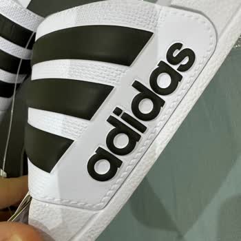 Orijinal Olmayan Adidas Terlik Gönderimi Ve Satıcının Sert Tutumu