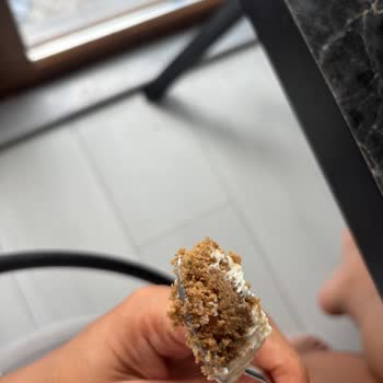 Coquette Cheesecake’te Yeşil Küf Tabakası Görüldü Ve Gıda Güvenliği Endişesi