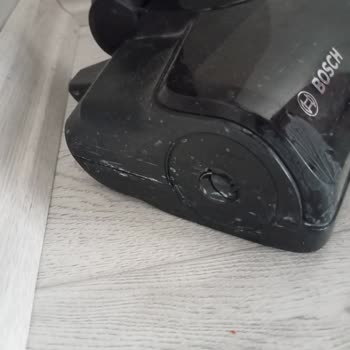 Bosch Dik Süpürge Başlığının Tekrarlayan Erime Sorunu Ve Kalıcı Çözüm Talebi
