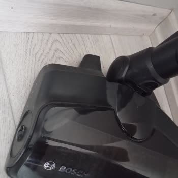 Bosch Dik Süpürge Başlığının Tekrarlayan Erime Sorunu Ve Kalıcı Çözüm Talebi