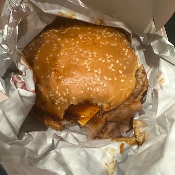 Arby’s Şubesinde Hijyen İhlali Ve Eksik Dondurma Sorunu