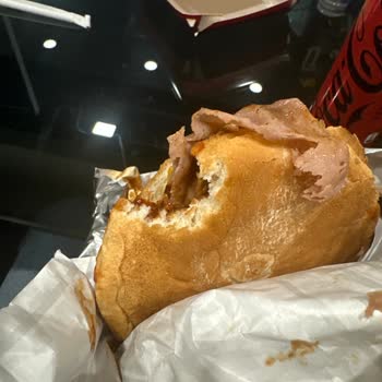 Arby’s Şubesinde Hijyen İhlali Ve Eksik Dondurma Sorunu