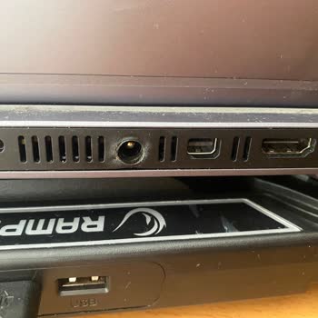 Aşırı Isınan, Ekranı Donan Ve Şarj Soketi Yanan Laptopun Ücretsiz Değişimini İstiyorum