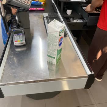 Üç Hafta Geçmiş Süt Satışta, Sağlık Riski Oluşturdu