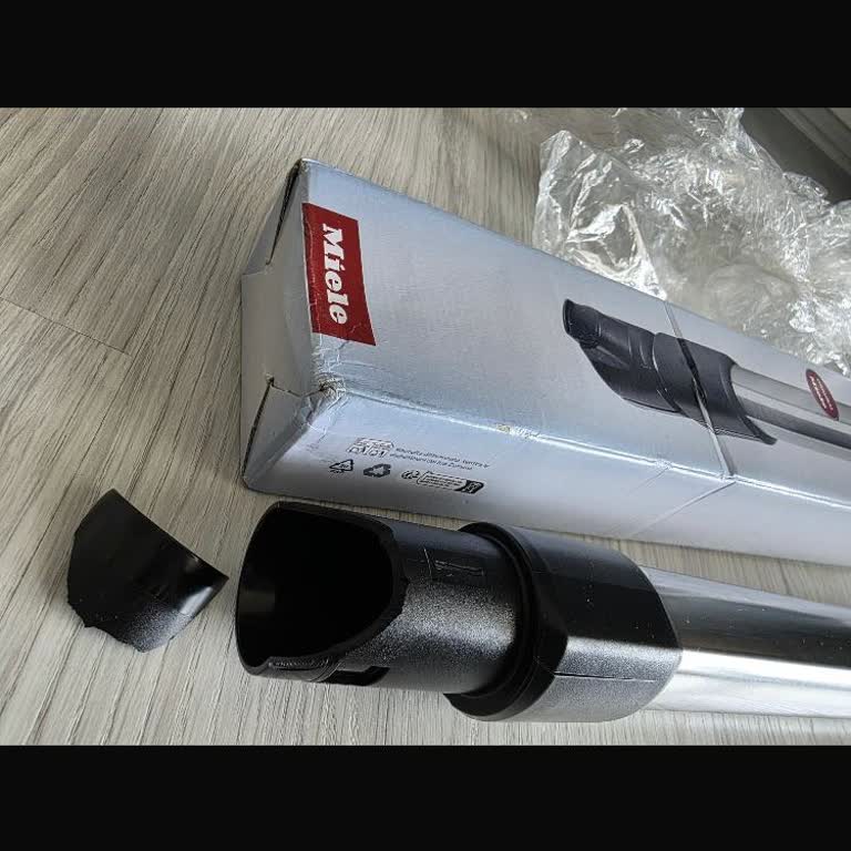 Kırık Süpürge Borusu Ve Hasarlı Paket