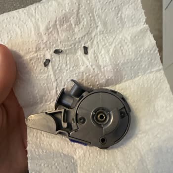 Dyson V15 Başlık Parçası Kırıldı, Garanti Dışı Ve 6000 TL'lik Yeni Parça Zorunluluğu