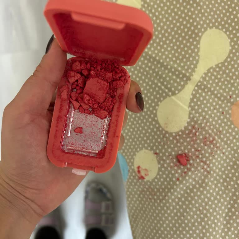 Watsons’da Kırık NYX Allık Ve Suçlayıcı Personel Tutumu
