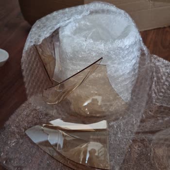 Cam Fanusların Sürekli Kırılması Ve Paketsiz Gönderim Sorunu