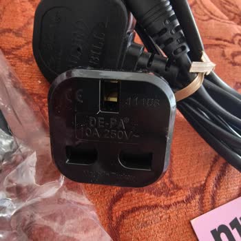 Kırık Kutu Ve Yanlış Adaptörler İçeren PS5 Şarj İstasyonu