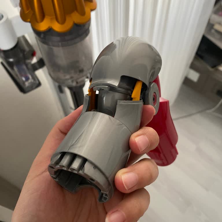 Dyson V12 Koltuk Altı Aparatı Kırıldı, Garanti Kapsamı Reddi