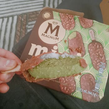 Magnum Dubai Badem Dondurması Tadı Bozuk Ve Tüketilemez