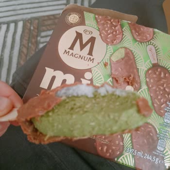 Magnum Dubai Badem Dondurması Tadı Bozuk Ve Tüketilemez