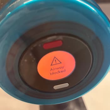 Dyson V16 Piston Süpürge Koltuk Başlığıyla Hava Yolu Tıkanıklığı Veriyor
