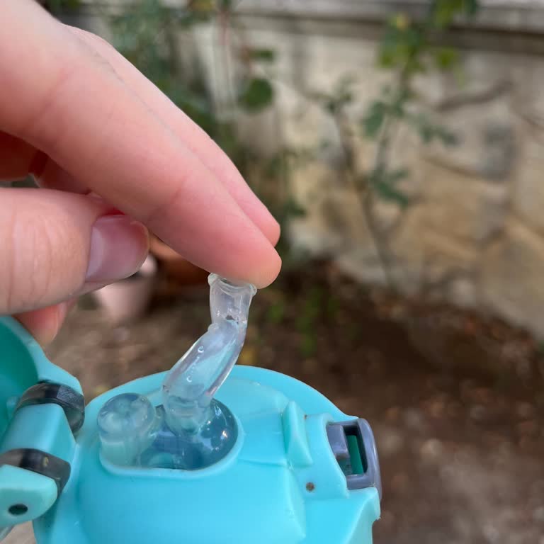 Mavi Çelik Mataranın Deforme Pipet Parçası İçin Yedek Yok