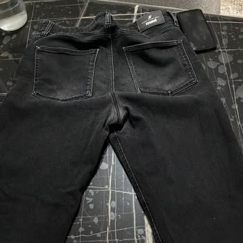 Mavi Mağazasında Kısa Sürede Renk Solan Jeans Üzerine Değişim Talebi