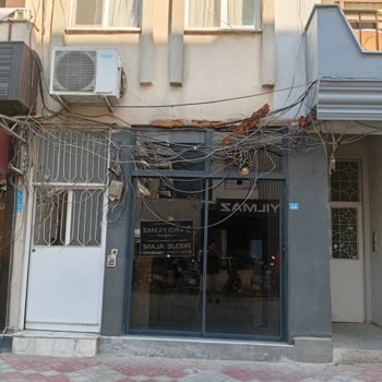 Türk Telekom Kabloları Dükkan Ön Cephesini Engelliyor Ve Tabela Kurulumunu İmkansız Hale Getiriyor