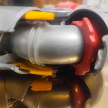 Dyson V12 Detect Slim Aparatı Tekrar Kırıldı, Kullanıcı Hatası İddiası Ve Ücretsiz Değişim Talebi