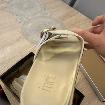Az Kullanımda Çatlayan İnci Terliği Üretim Hatası