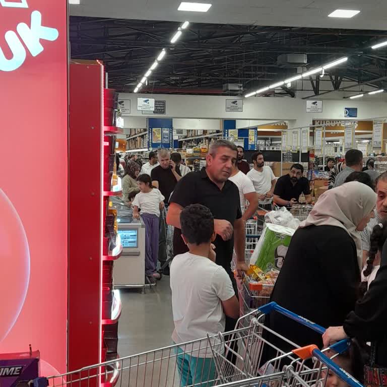 Gros Markette 45 Dakikalık Kuyruk Yedek Kasa Açılmaması Nedeniyle