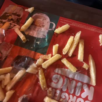 Popeyes Aksu Altıntaş Şubesinde Sert Nugget Ve Bayat Patates, Çalışanların İlgisiz Tavırları