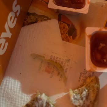Popeyes Aksu Altıntaş Şubesinde Sert Nugget Ve Bayat Patates, Çalışanların İlgisiz Tavırları