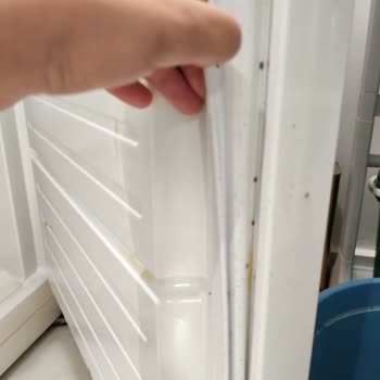 Garanti Kapsamındaki Derin Dondurucu Kendiliğinden Arızalandı Ve Siemens Ücretsiz Değişim Reddetti