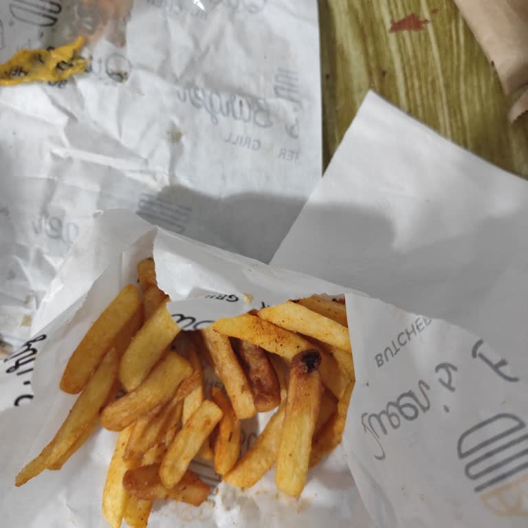 Soğuk Burger Ve Bayat Patates Nedeniyle Ücret İadesi Talebi