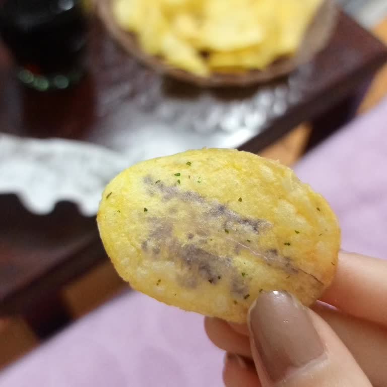 Lays Cipsindeki Boyanmış Lekeler Hijyen Ve Sağlık Endişeleri Oluşturdu