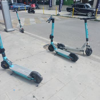 Ulaştırma Bakanlığı Kaldırımları Engelleyen Kiralık Scooterlar Ve Zorunlu Sürüş Eğitimi Talebi